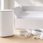 Modem kurulumu için kutusundan çıkarılmış modem ve kabloları