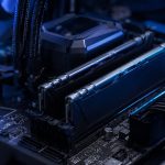 RAM nedir sorusunu anlatan anakart üzerindeki bellek modülleri