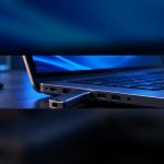 USB bellek görünmüyor sorununu gösteren dizüstü bilgisayar